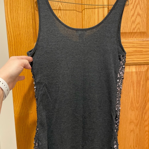 Old Navy Sz L gray sequenced tank top. - Picture 4 of 4